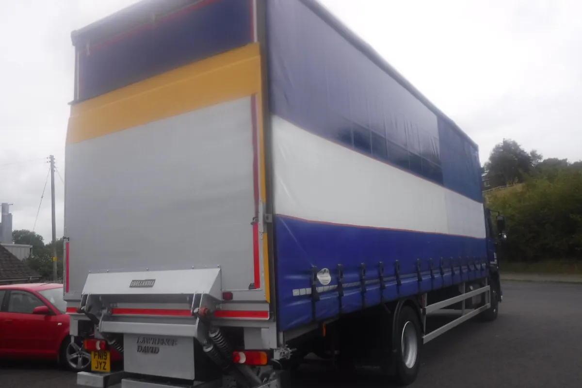 DAF CF 260 30ft curtainsider. 9ft high 2019 - Image 4
