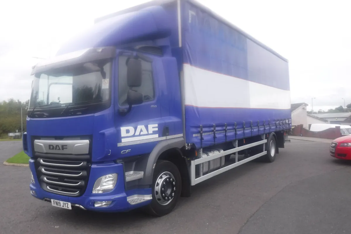 DAF CF 260 30ft curtainsider. 9ft high 2019 - Image 2