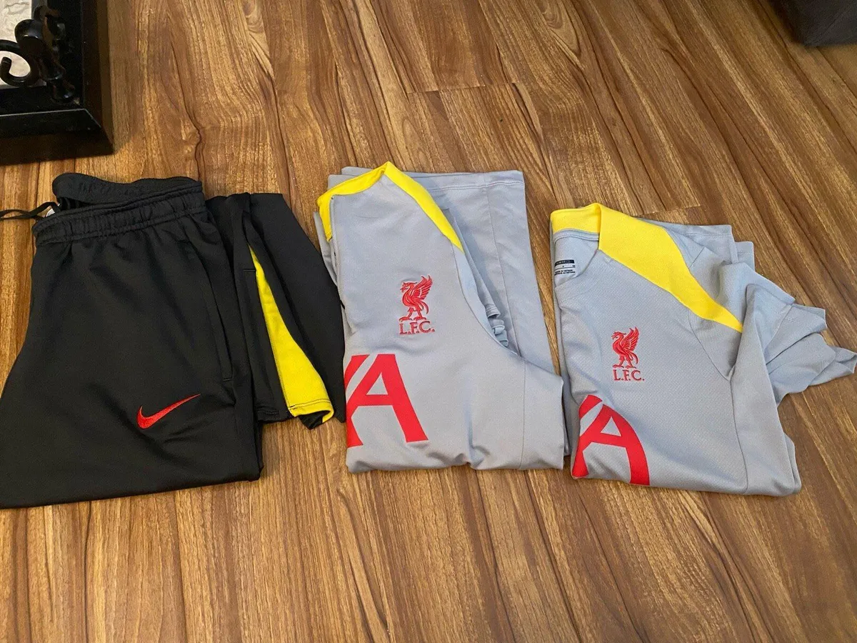 Liverpool jersey 1/4  zip and track ends - Image 1