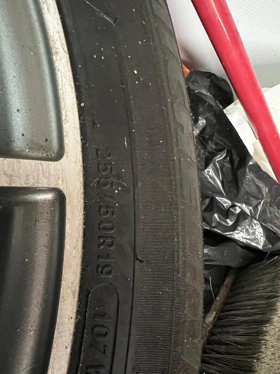 4 Mercedes GLE Tyres and alloys 225/50 R19 - Image 2