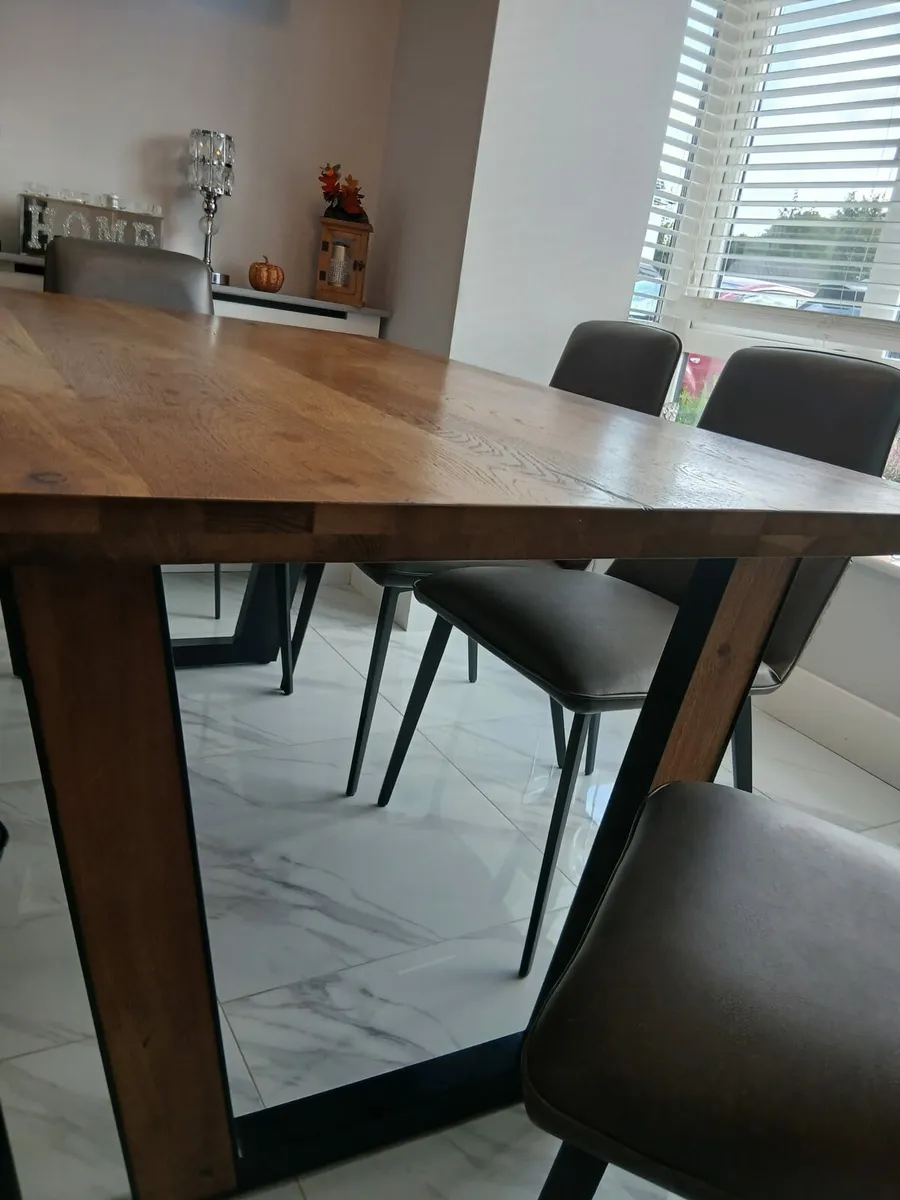 Dining table - Image 2