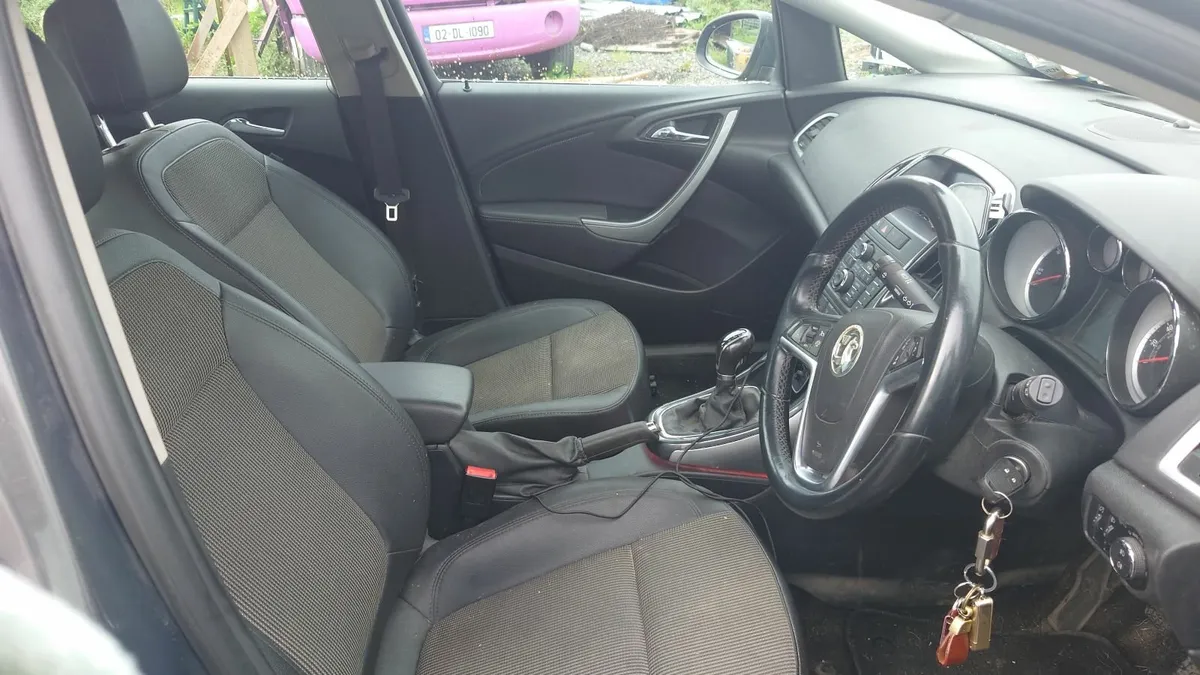 Vauxhall Astra LOW MILEAGE - Image 3