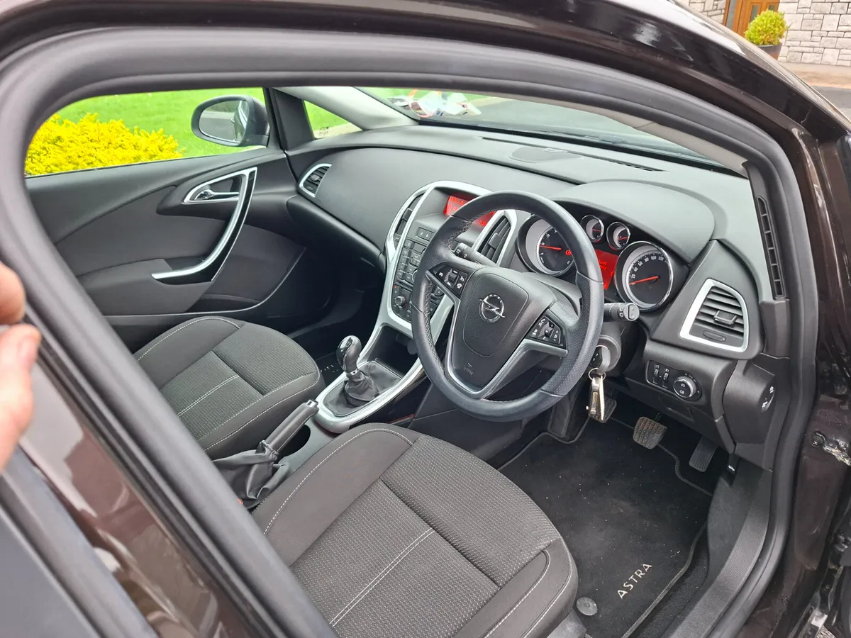Opel Astra 2014 - Image 3