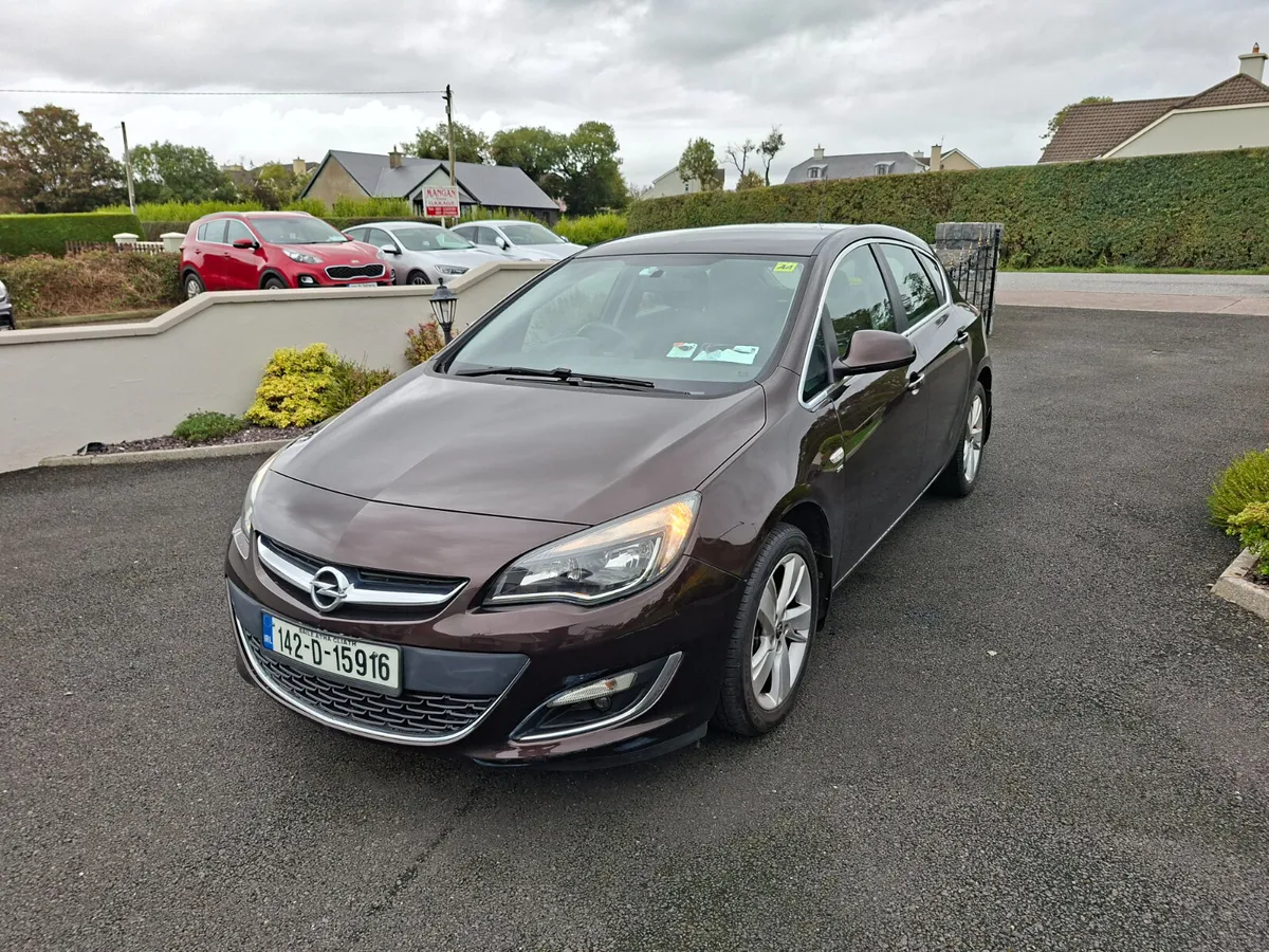 Opel Astra 2014 - Image 2