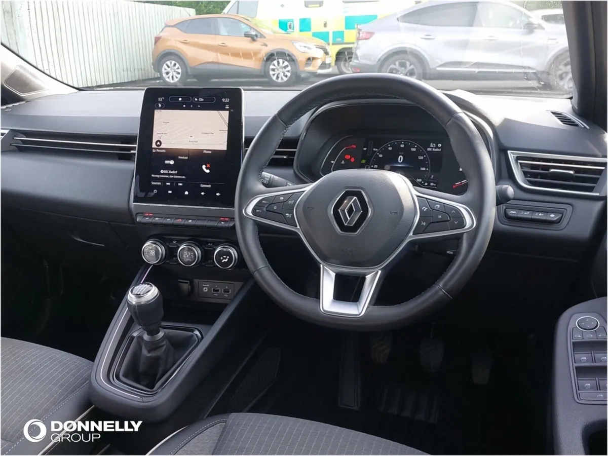 Renault Clio Hatchback Special Editions Lutecia SE - Image 4