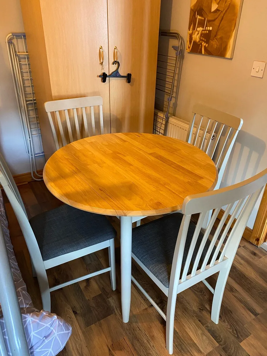 Kitchen table - Image 1