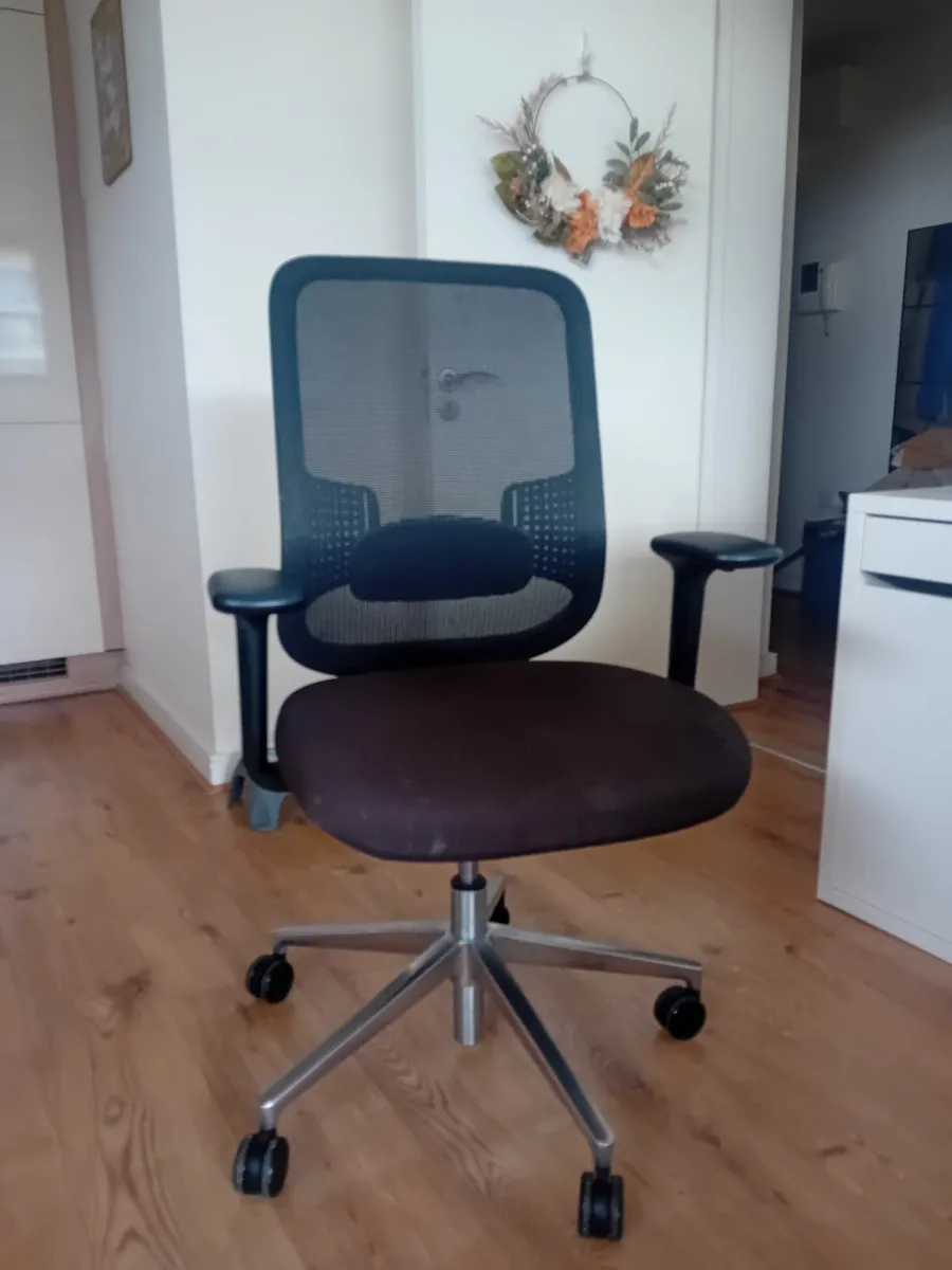 Desk Swivel Chair - Image 1