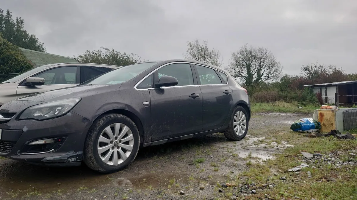 Vauxhall Astra LOW MILEAGE - Image 4