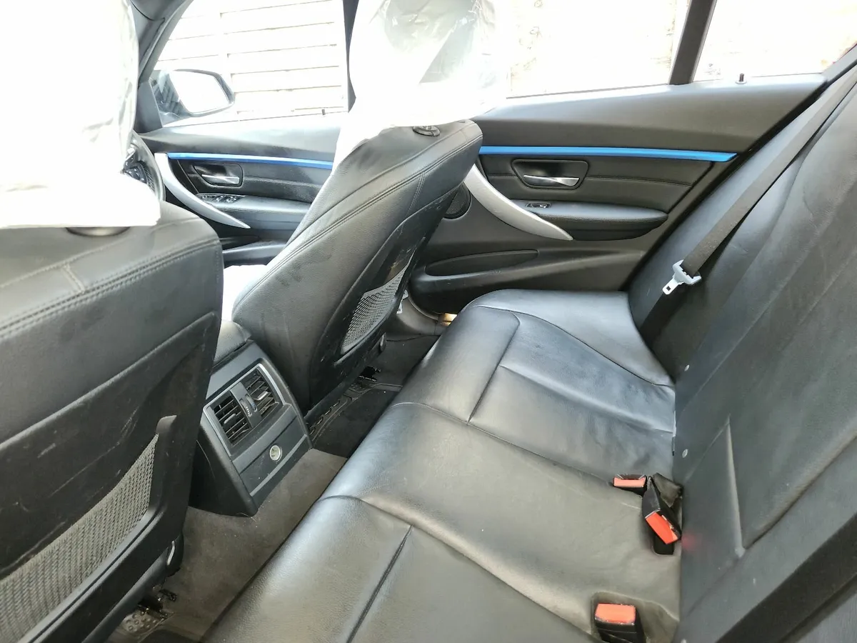 BMW 3-Series 2017 330e - Image 4