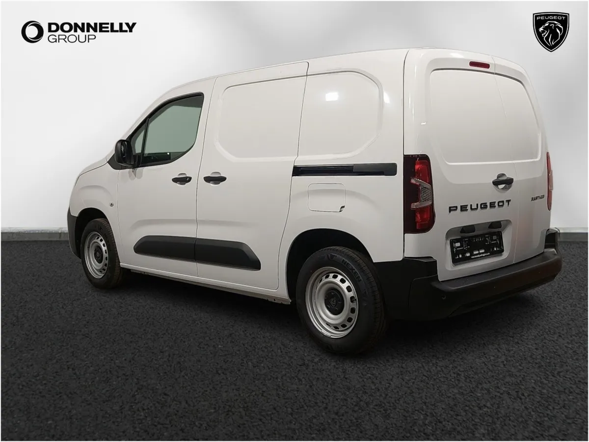 Peugeot Partner Standard Diesel Professional Plus - Image 2