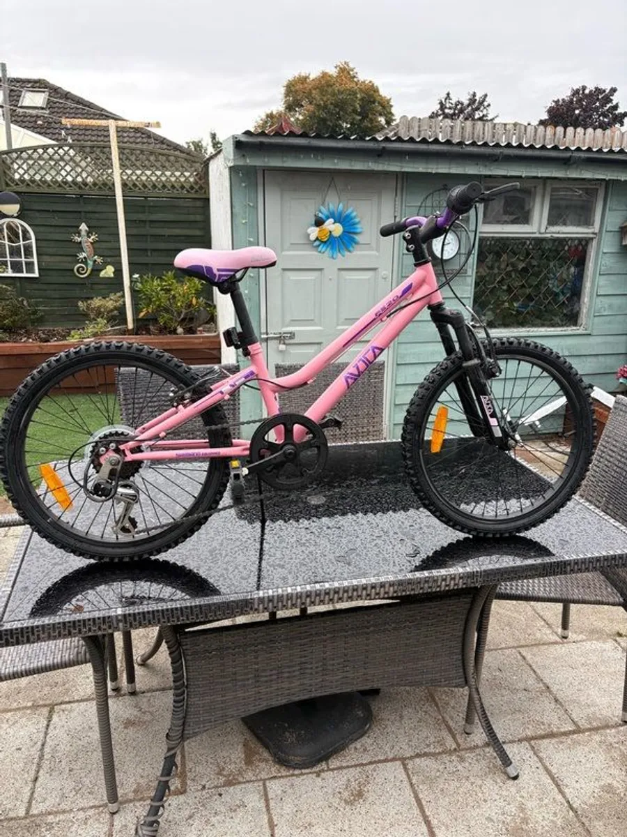 Girls 20" Bike (in Smyths toy store) - Image 3