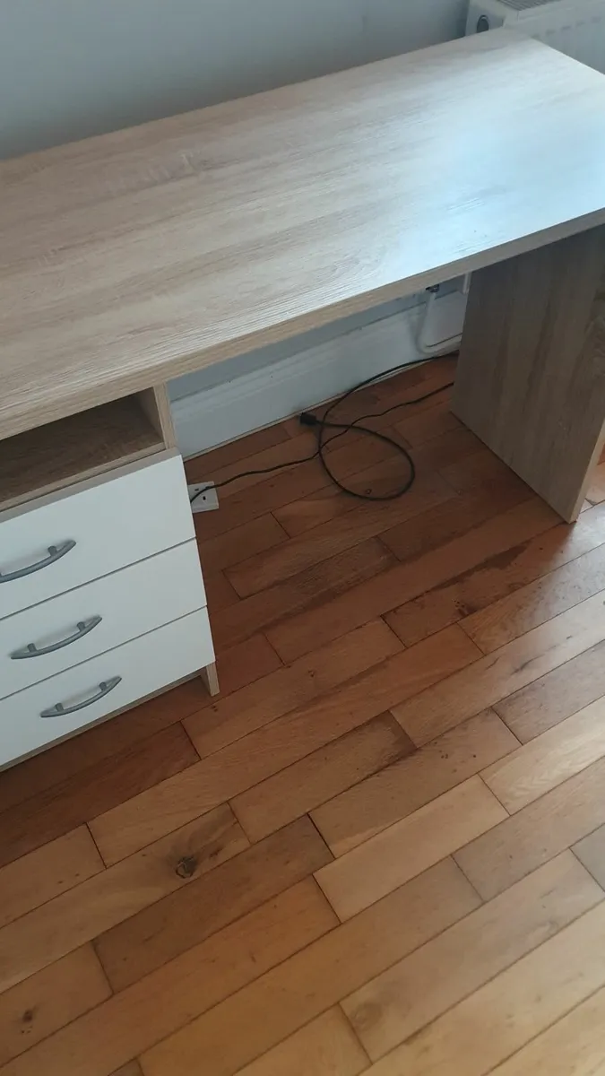 Desk - Image 4