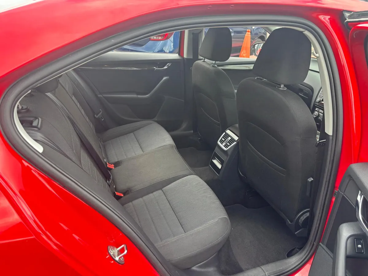 Skoda Octavia 2017  1.6 TDI  STYLE - Image 3