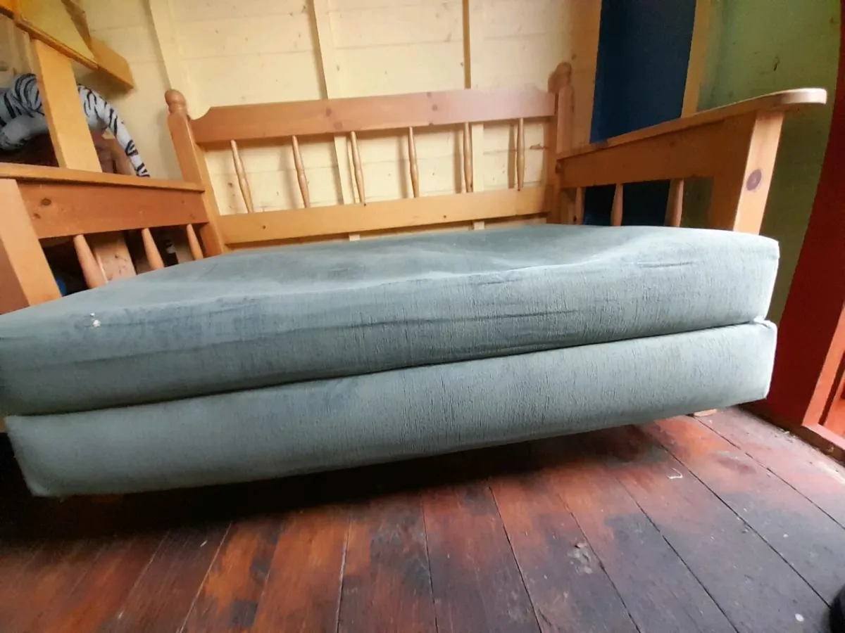 Sofabed (broken) - Image 2