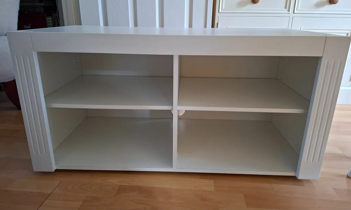 TV stand - Image 1