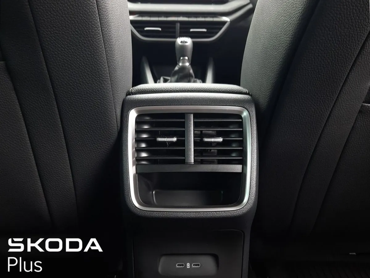 Skoda Octavia  petrol Combi top Spec - Selction P - Image 4