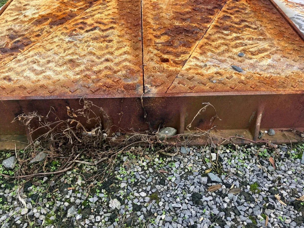 Man hole cover - Image 3