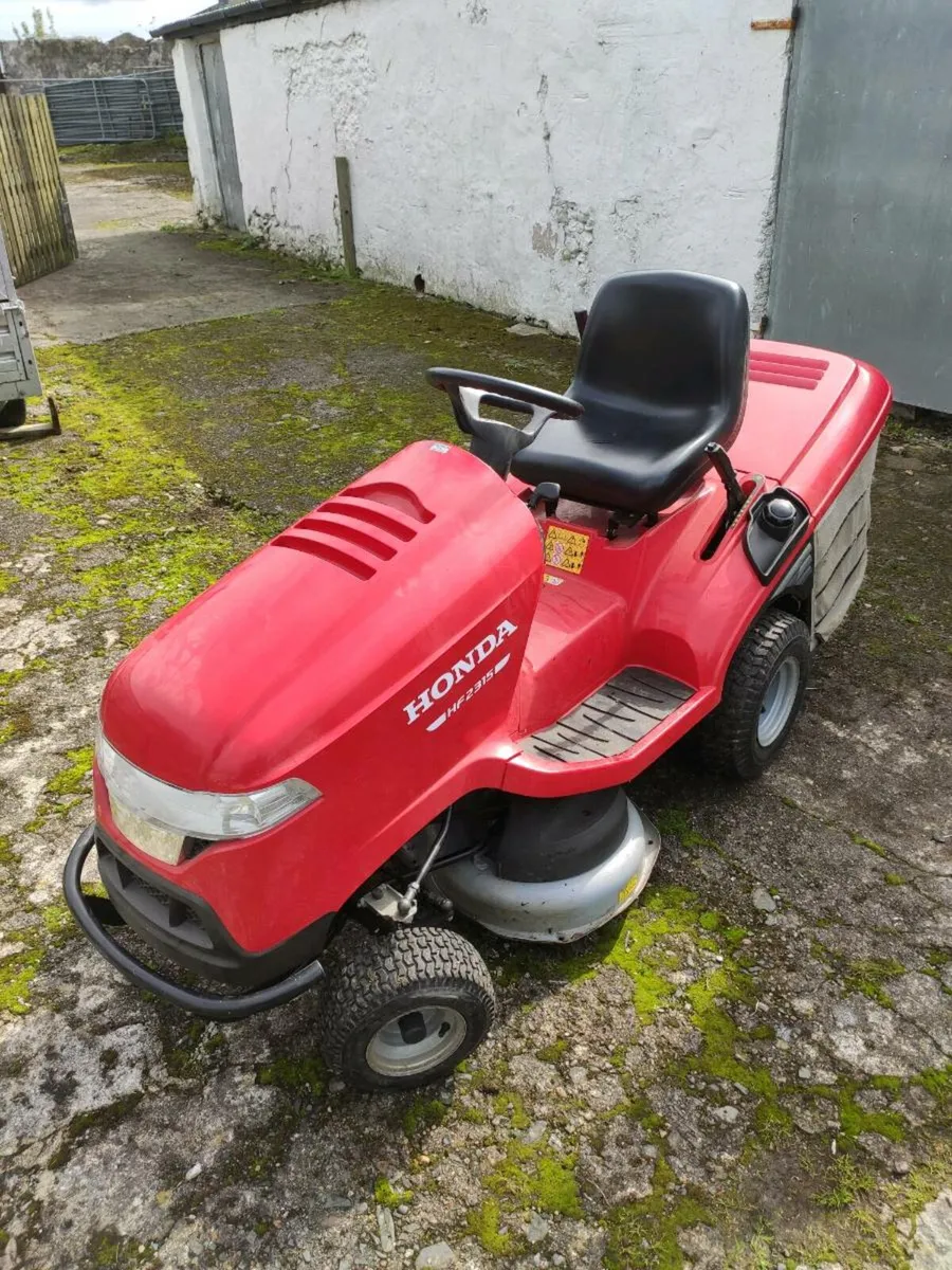 Honda HF2315 Ride on Lawnmower - Image 1