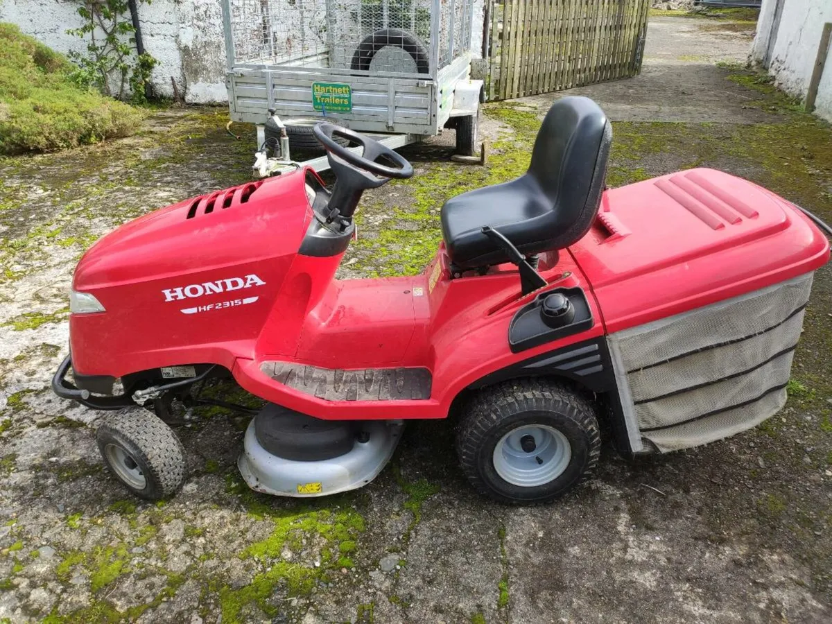 Honda HF2315 Ride on Lawnmower - Image 2