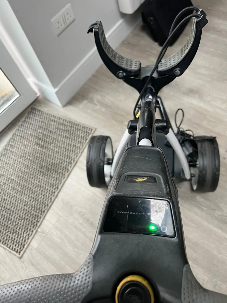 POWACADDY FX3 WITH LITHIUM BATTERY,AS NEW - Image 2