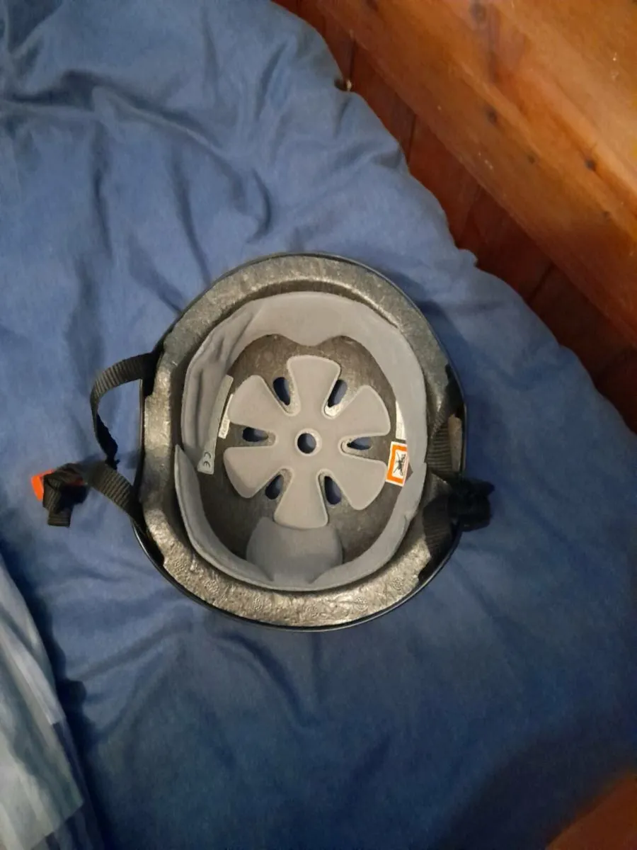 Bmx/skateboard helmet - Image 3