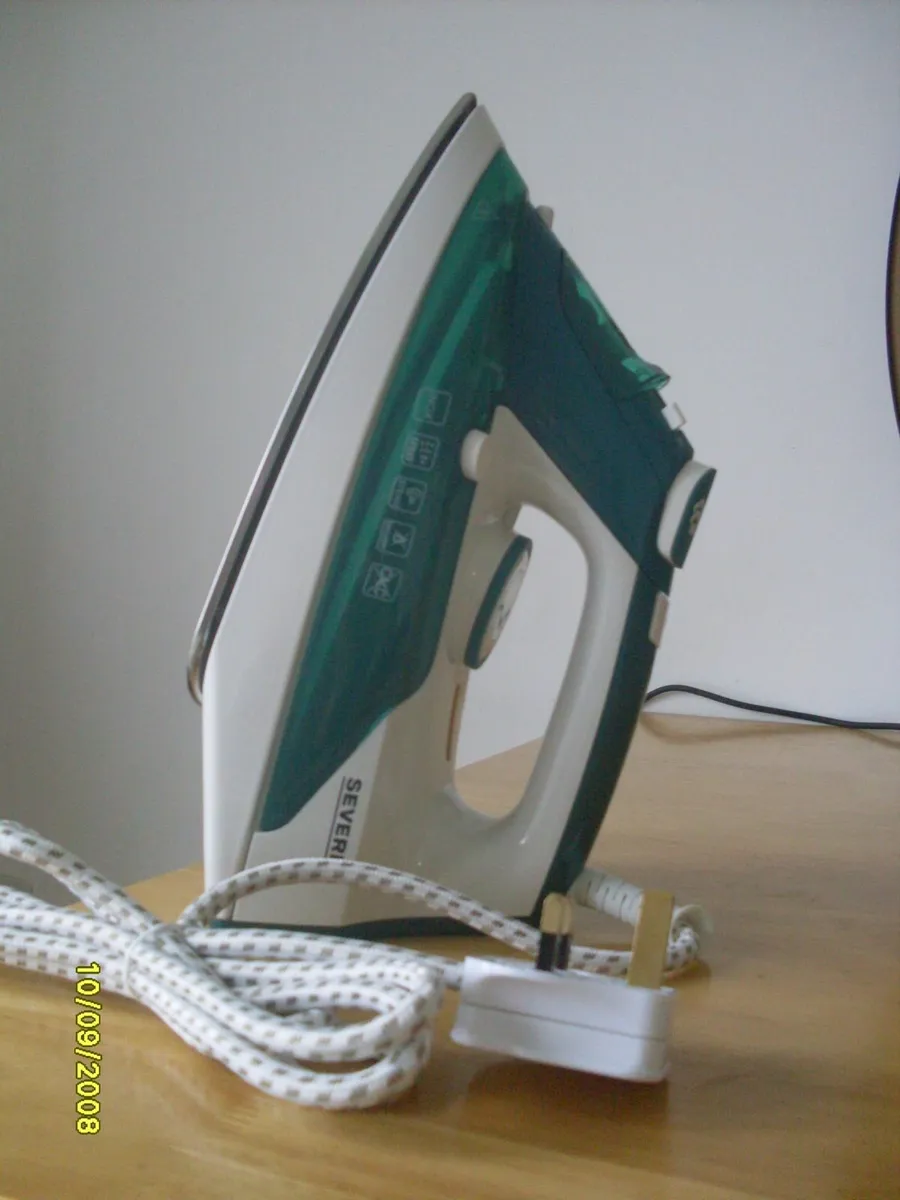 Severin Steam Iron - Image 2