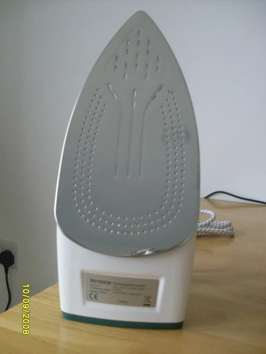 Severin Steam Iron - Image 3