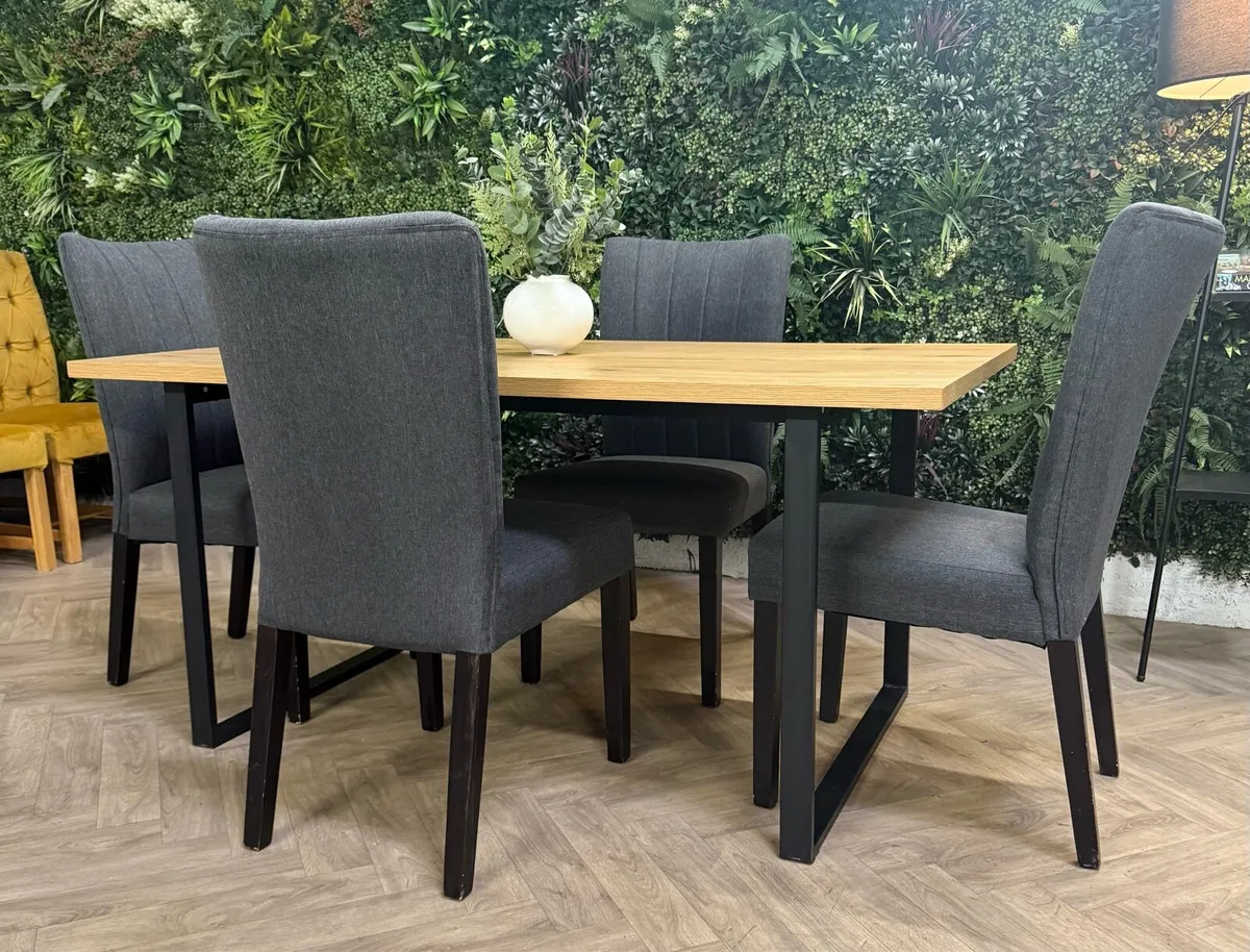 Oak kitchen table & 4 chairs - Image 2