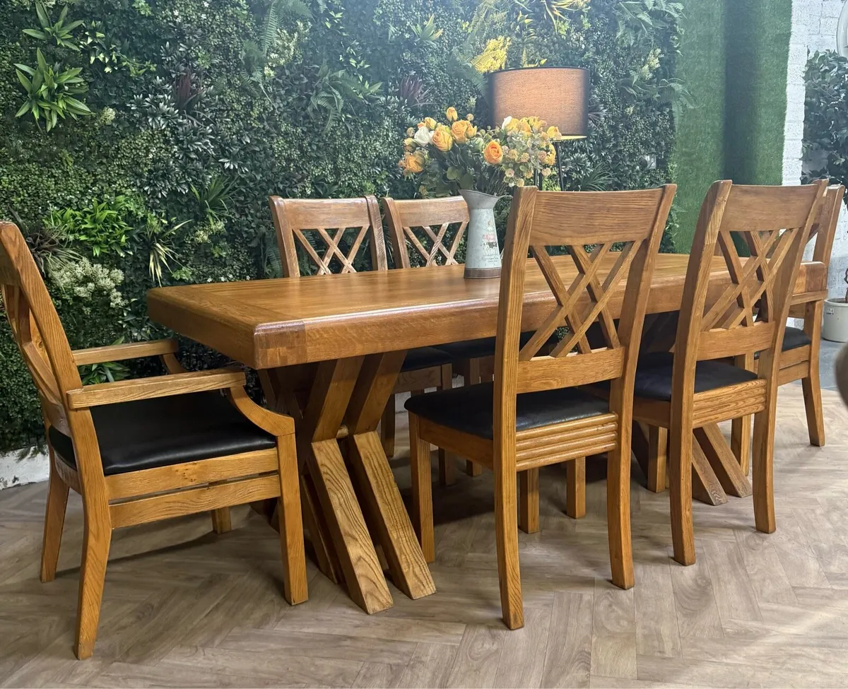 Oak kitchen table & 6 chairs - Image 2