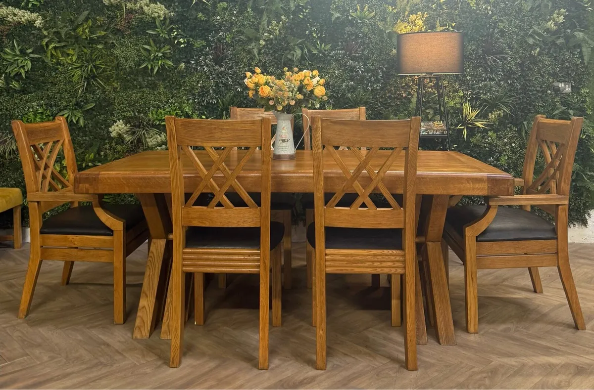 Oak kitchen table & 6 chairs - Image 3