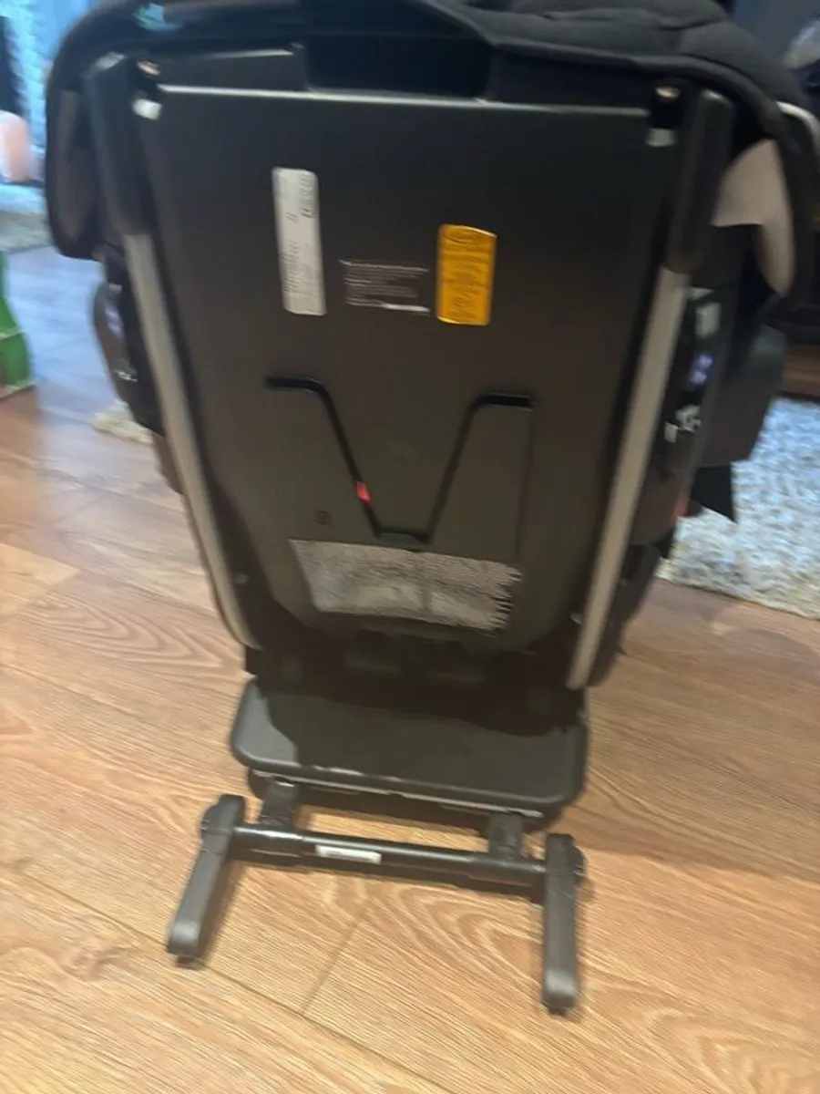 Never used group 0+ 1/2/3/ child car seat LIKE NEW - Image 3