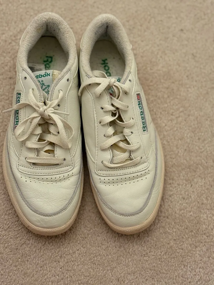 Reebok retro vintage style trainers - size 8 - Image 1