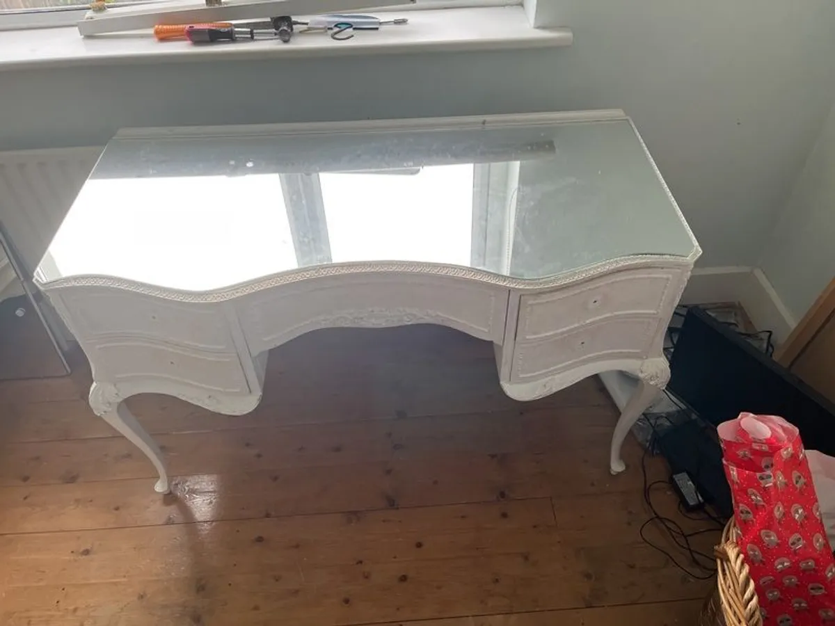 vintage table - Image 1