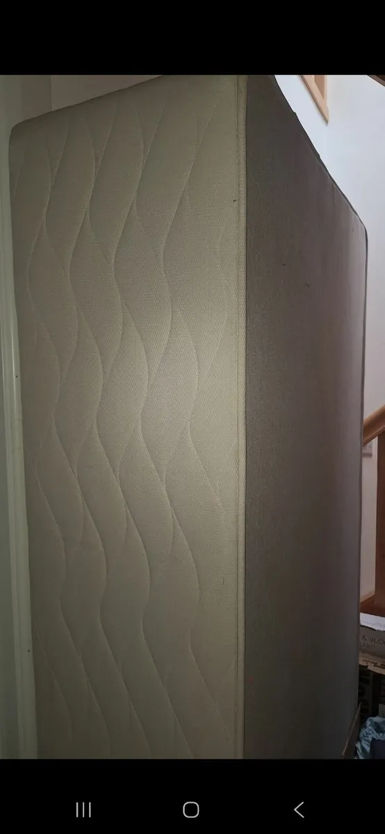 *GONE PENDING COLLECTION* ngle bed divan base FREE - Image 1