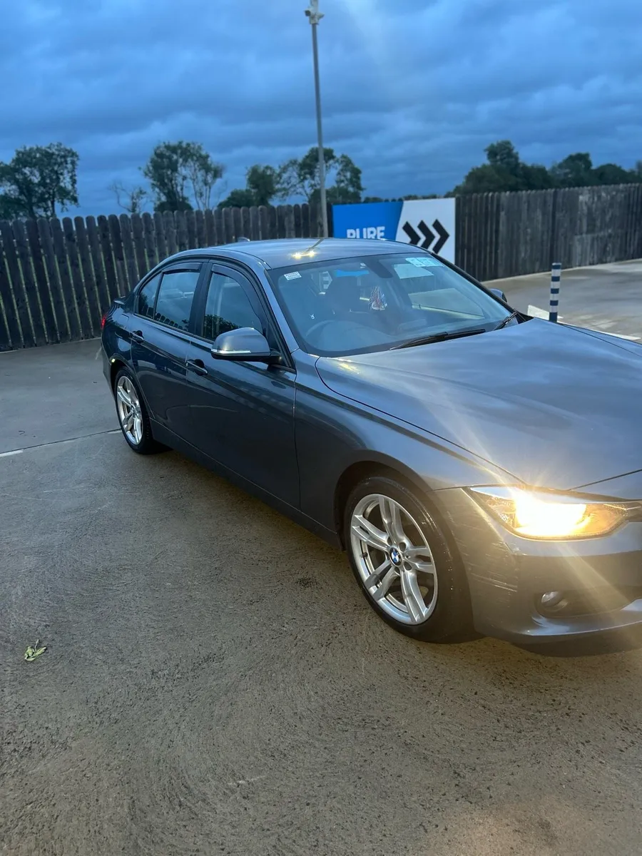 BMW 3-series 2012 - Image 3