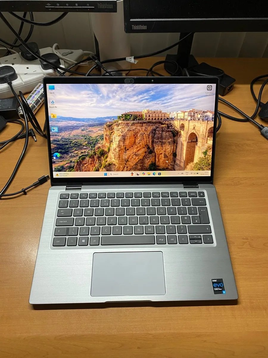 Dell 2n1 Touch i5 pro 16_256 win 11 pro - Image 2