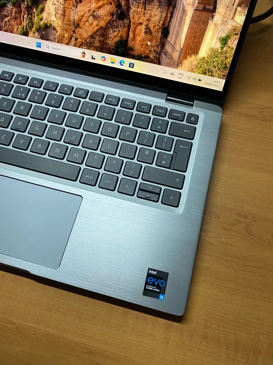 Dell 2n1 Touch i5 pro 16_256 win 11 pro - Image 3