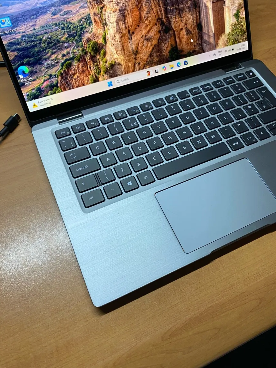 Dell 2n1 Touch i5 pro 16_256 win 11 pro - Image 4