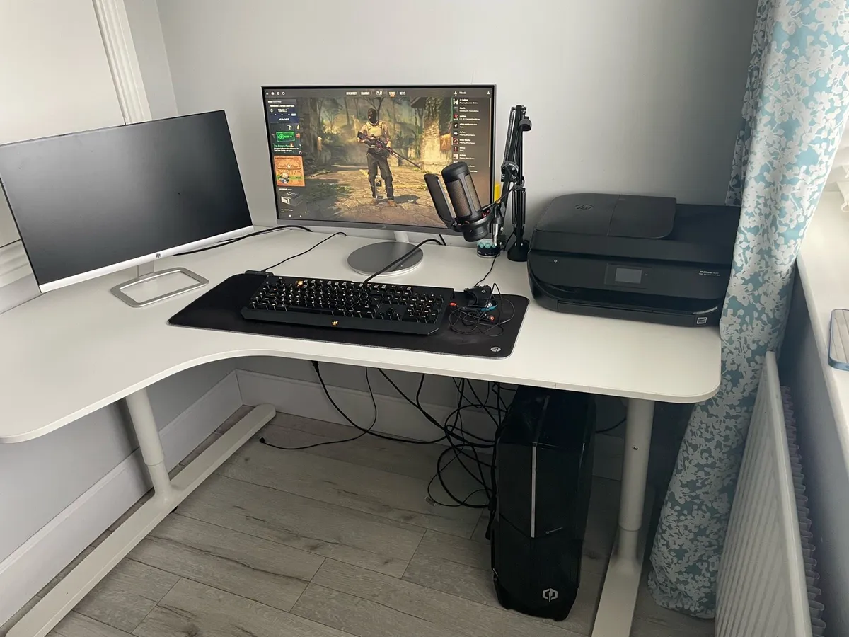 Desk - Image 1