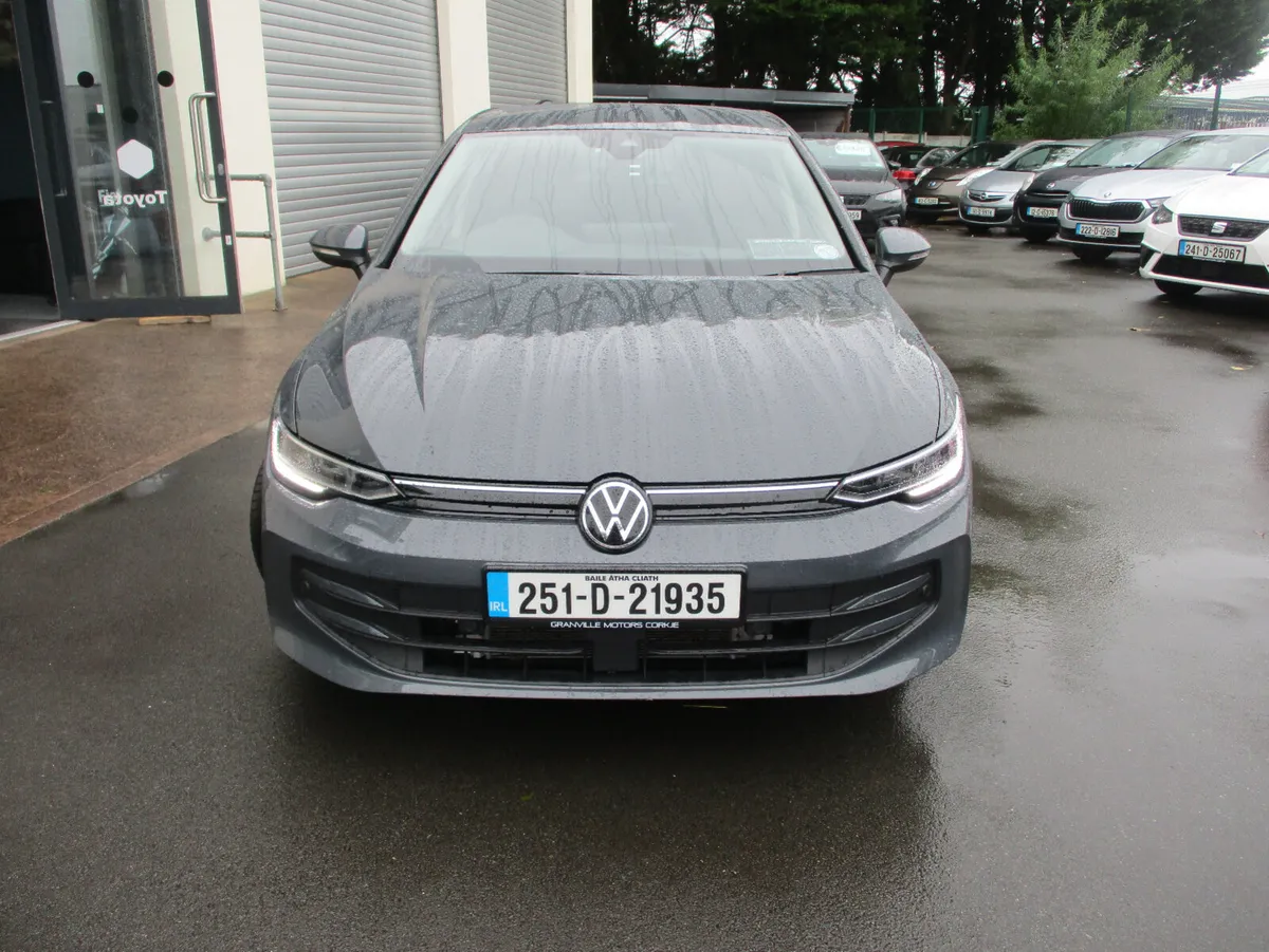 Volkswagen Golf SPECIAL EDITION 75  1.5TSI 2025 - Image 2