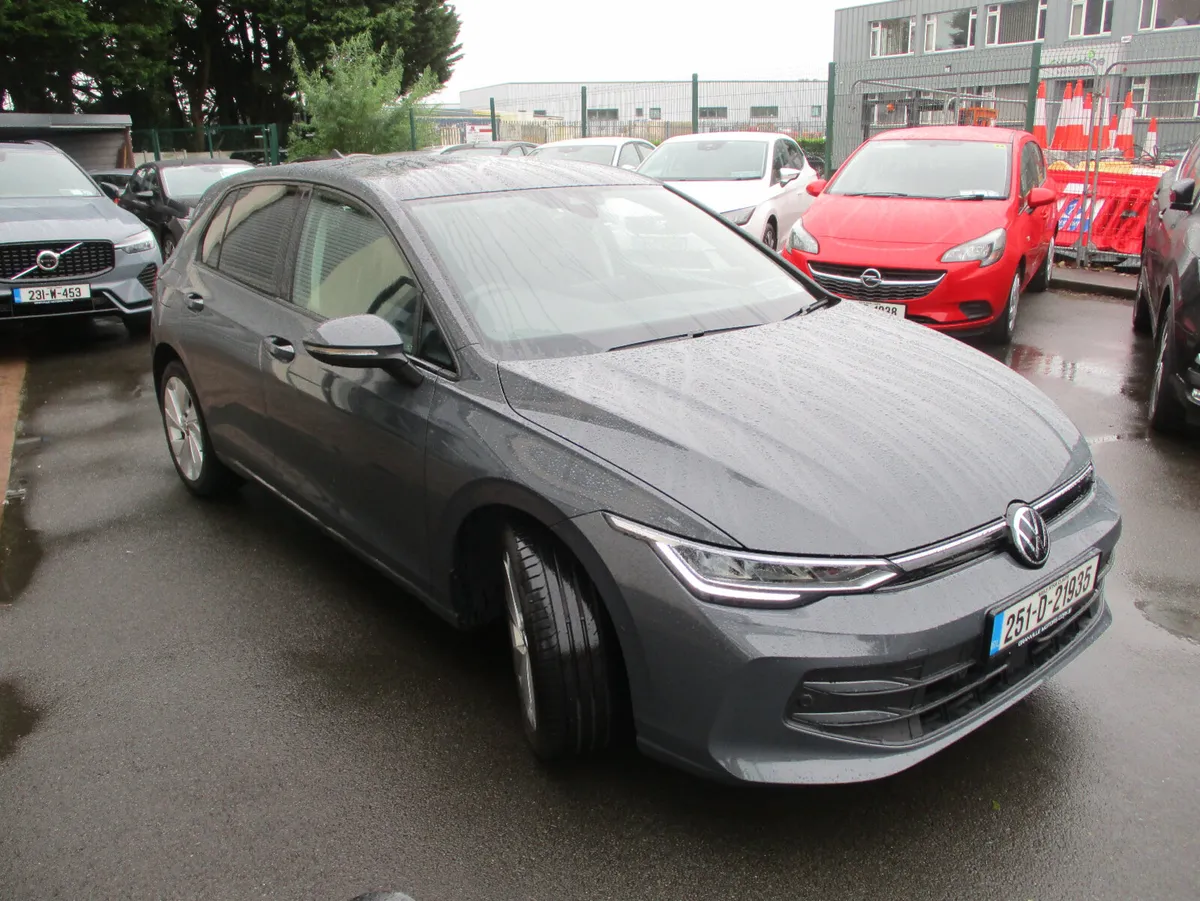Volkswagen Golf SPECIAL EDITION 75  1.5TSI 2025 - Image 3