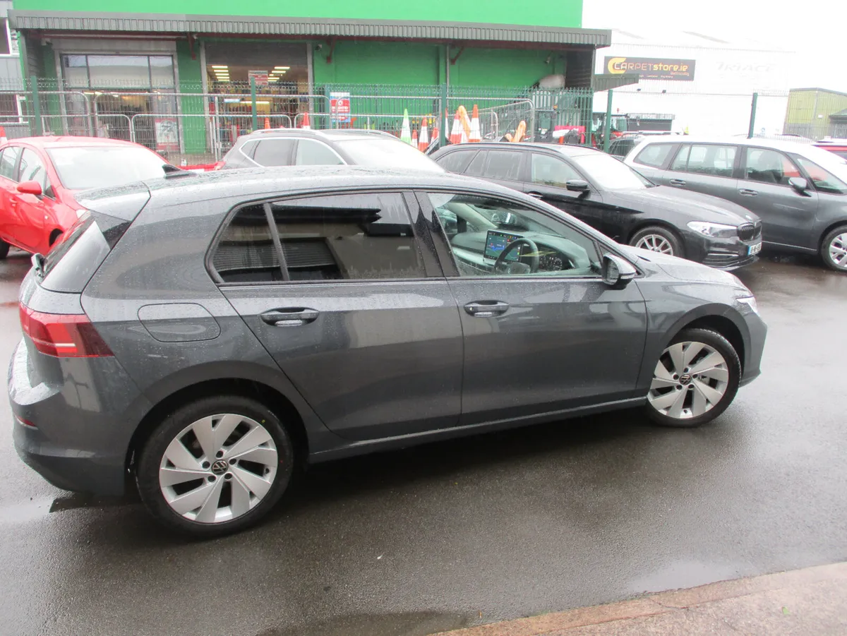 Volkswagen Golf SPECIAL EDITION 75  1.5TSI 2025 - Image 4