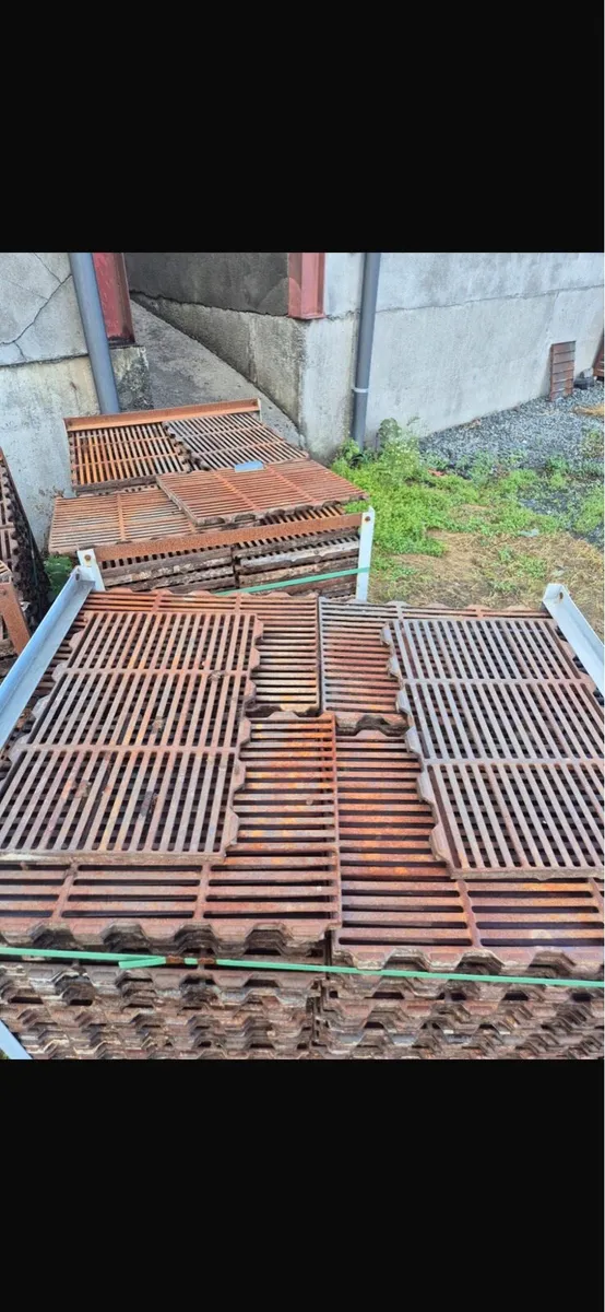 Pig housing Feed throughs and slats - Image 4