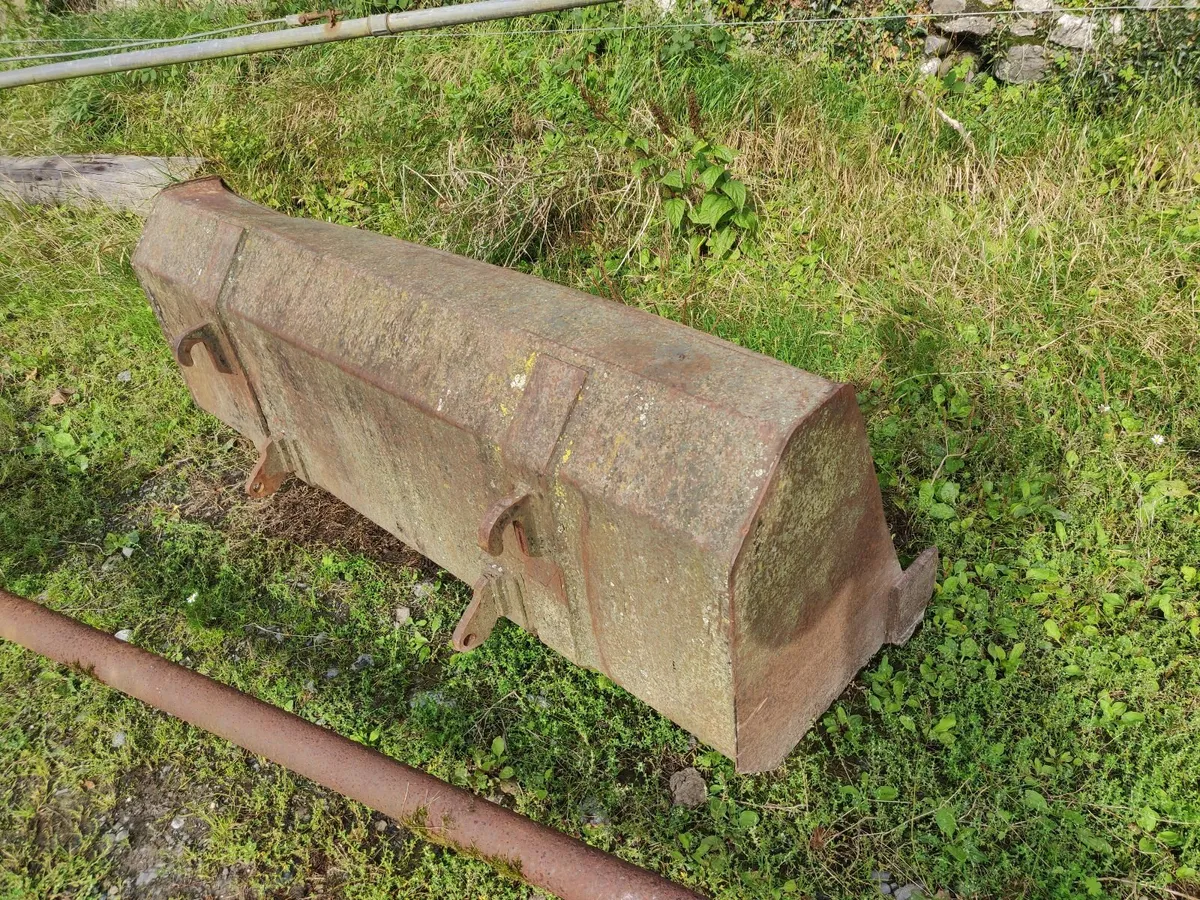 Transport box loader bucket pump - Image 1