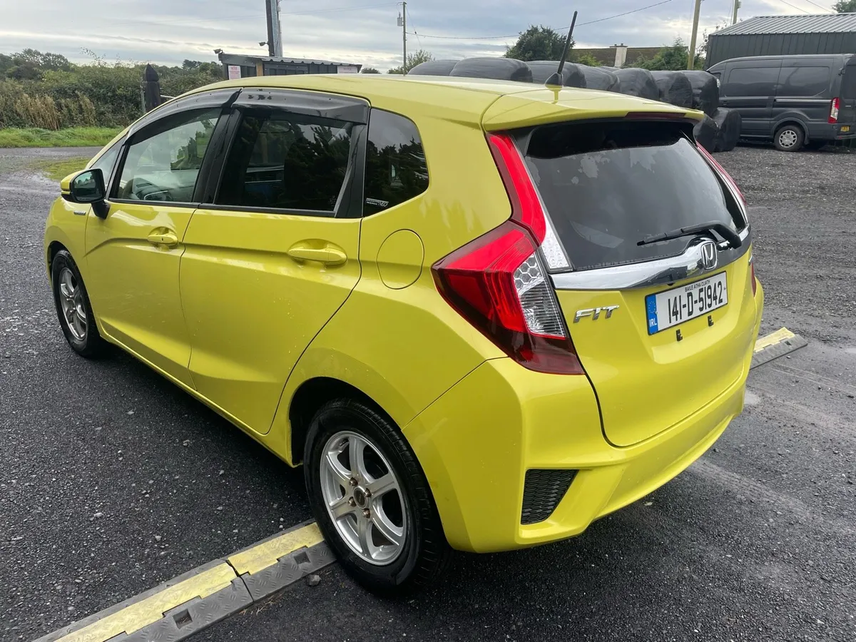 Honda Fit Hybrid Automatic - Image 4