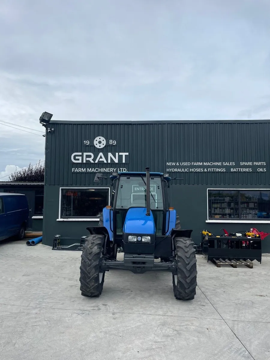New Holland 6635 4WD - Image 1