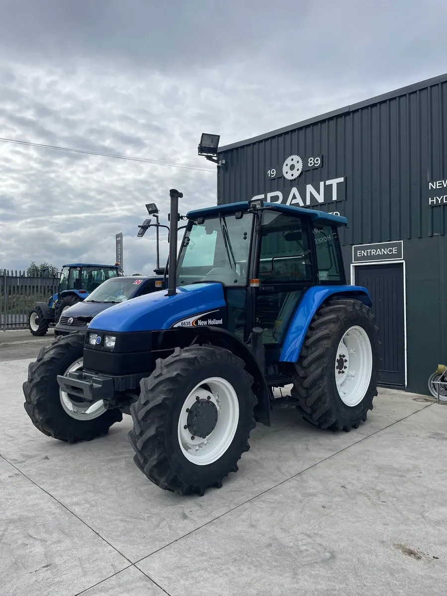 New Holland 6635 4WD - Image 3