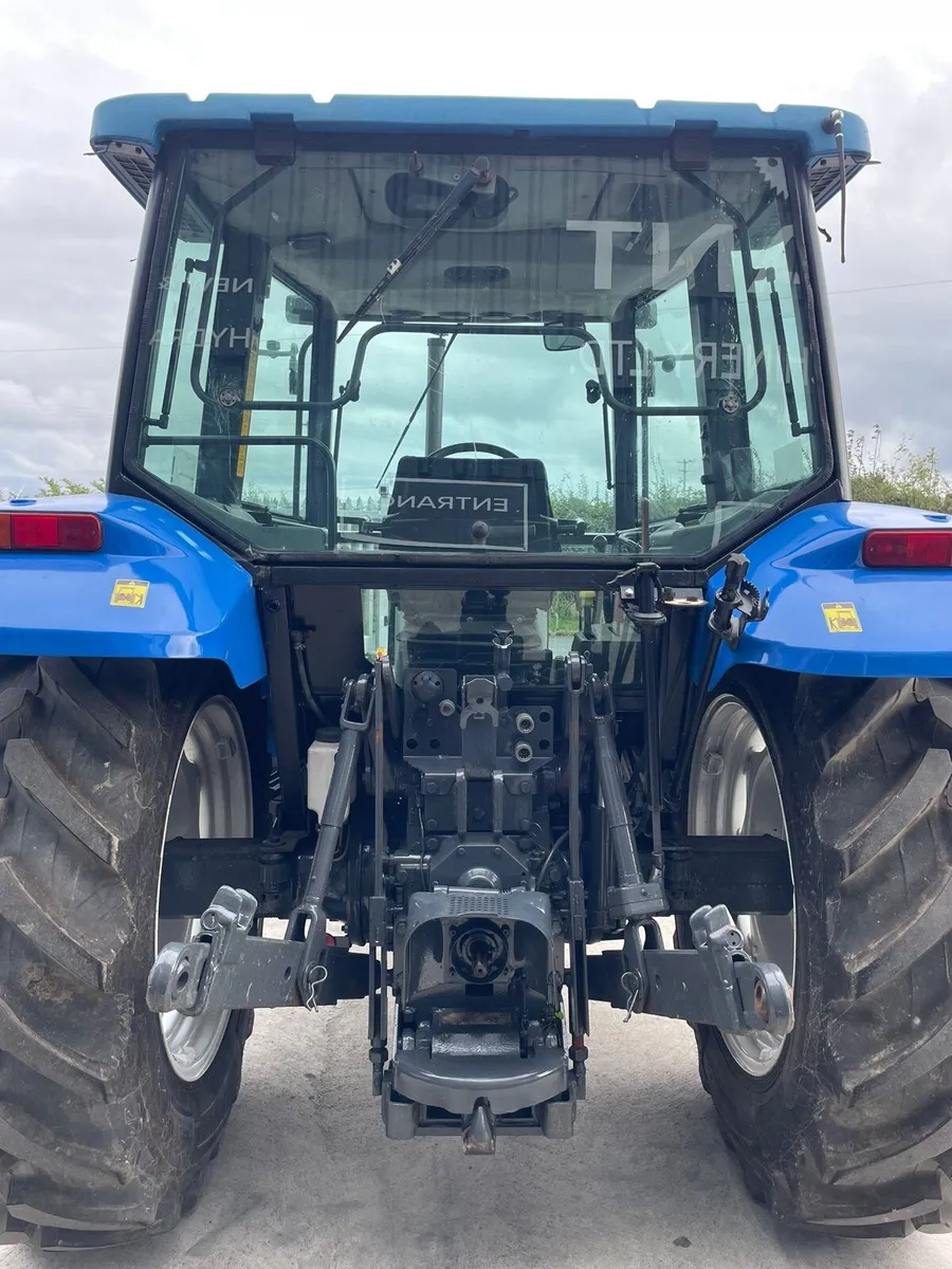 New Holland 6635 4WD - Image 4