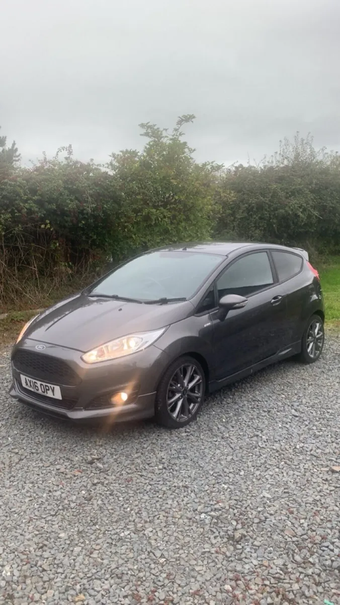 2016 Ford Fiesta St-Line - Image 2