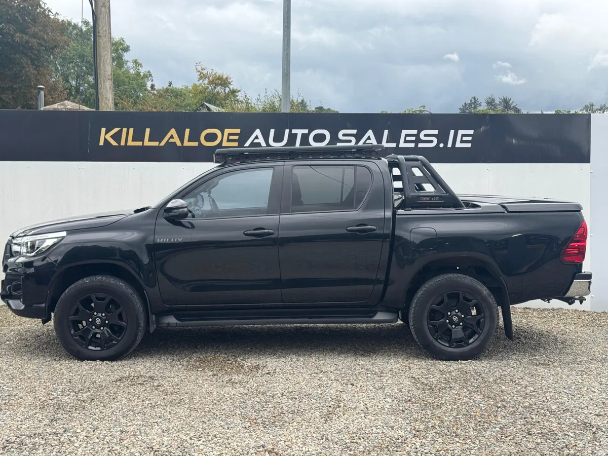 2018 Toyota Hilux Rogue Auto 2.8 Diesel - Image 4